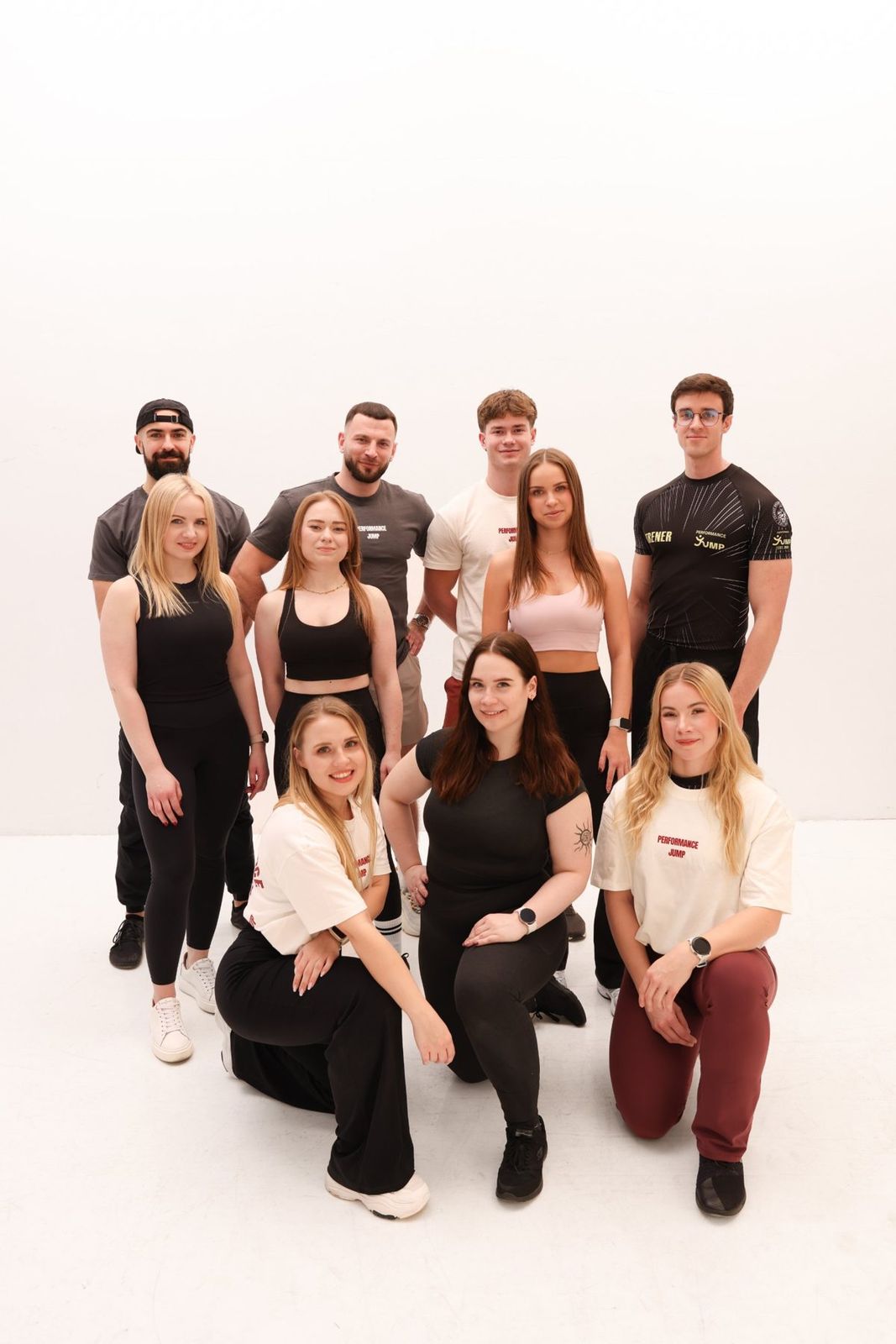Zdjęcie grupowe podopiecznych i trenerów Performance Jump