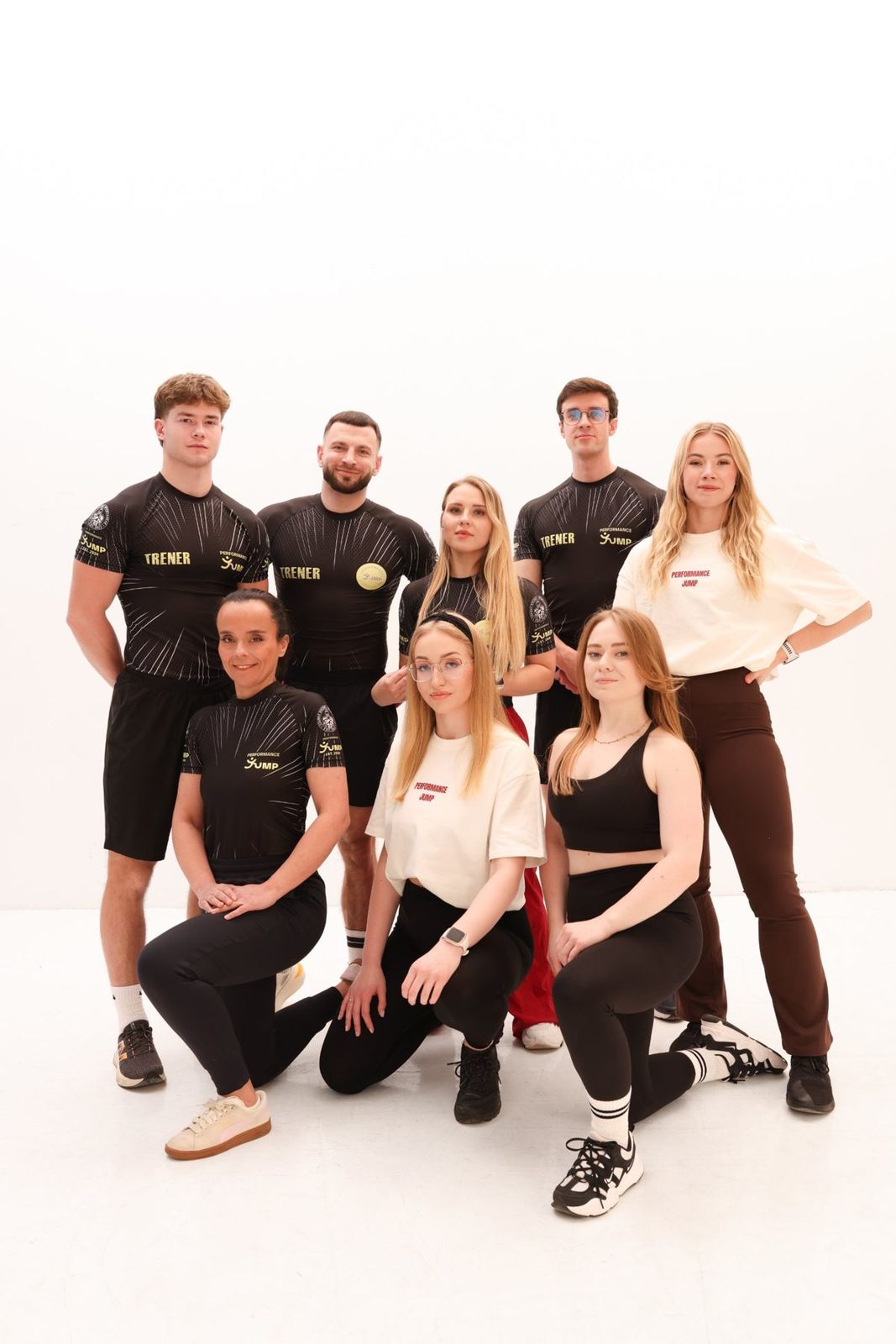 Zdjęcie grupowe podopiecznych i trenerów Performance Jump